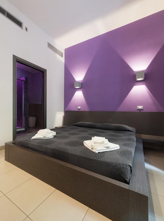 Chroma Suites Room photo